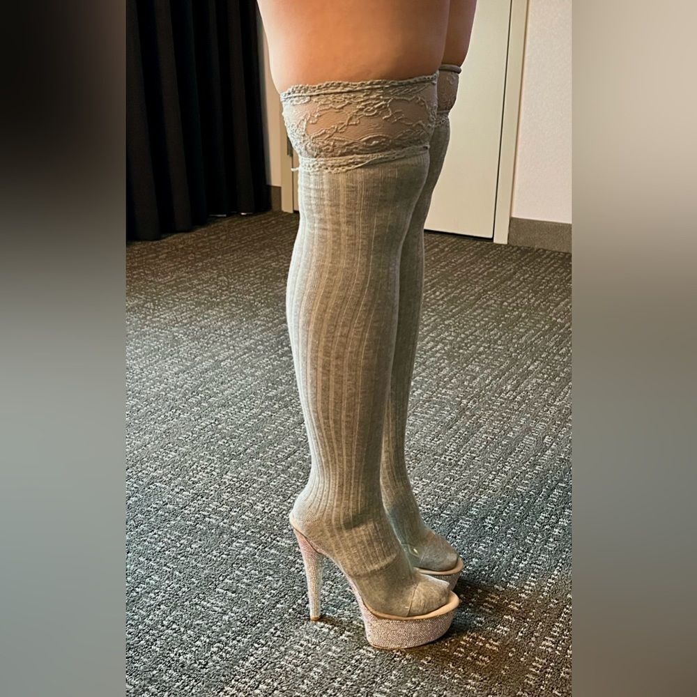 Thigh High Ruffle Lace Socks     - Picture 6 of 7
